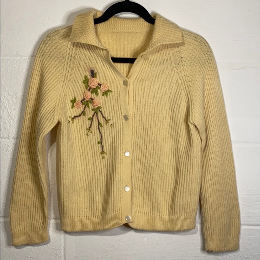 SOLD SOLD SOLD VTG granny knitted cardigan sweater - Picture 1 of 7